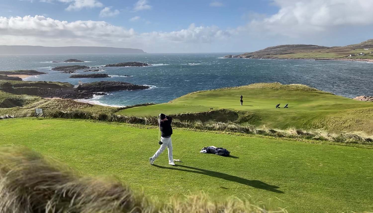 Golfer tees off at Cruit Island